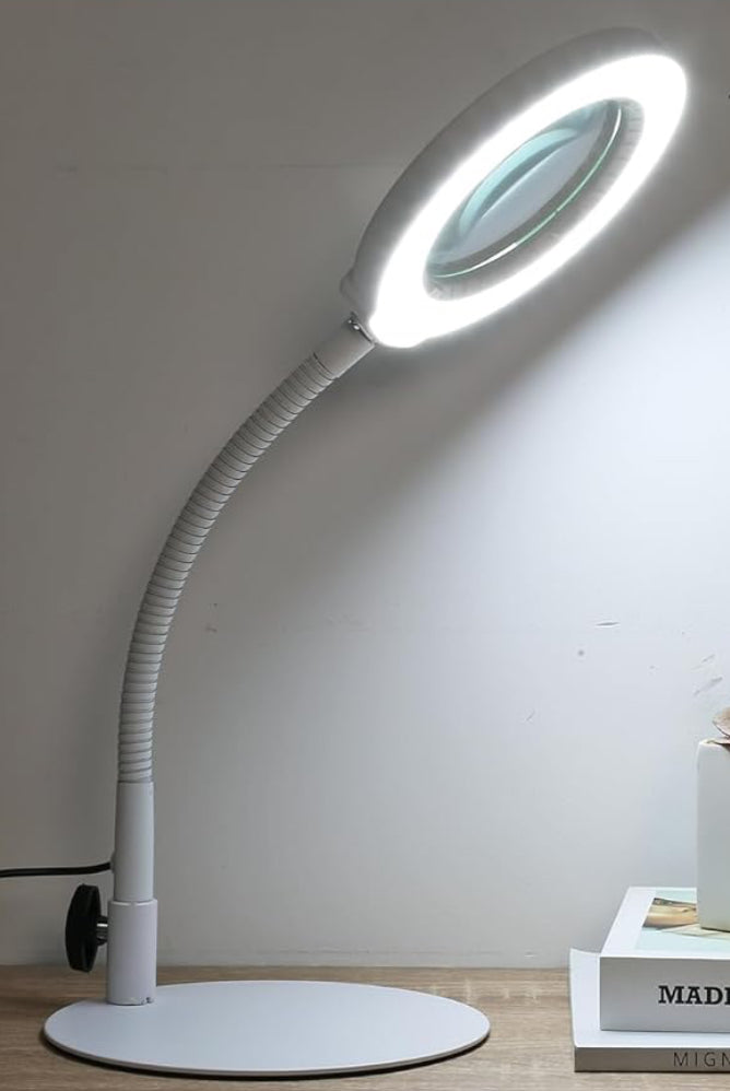 Magnifying Glass with Light and Stand