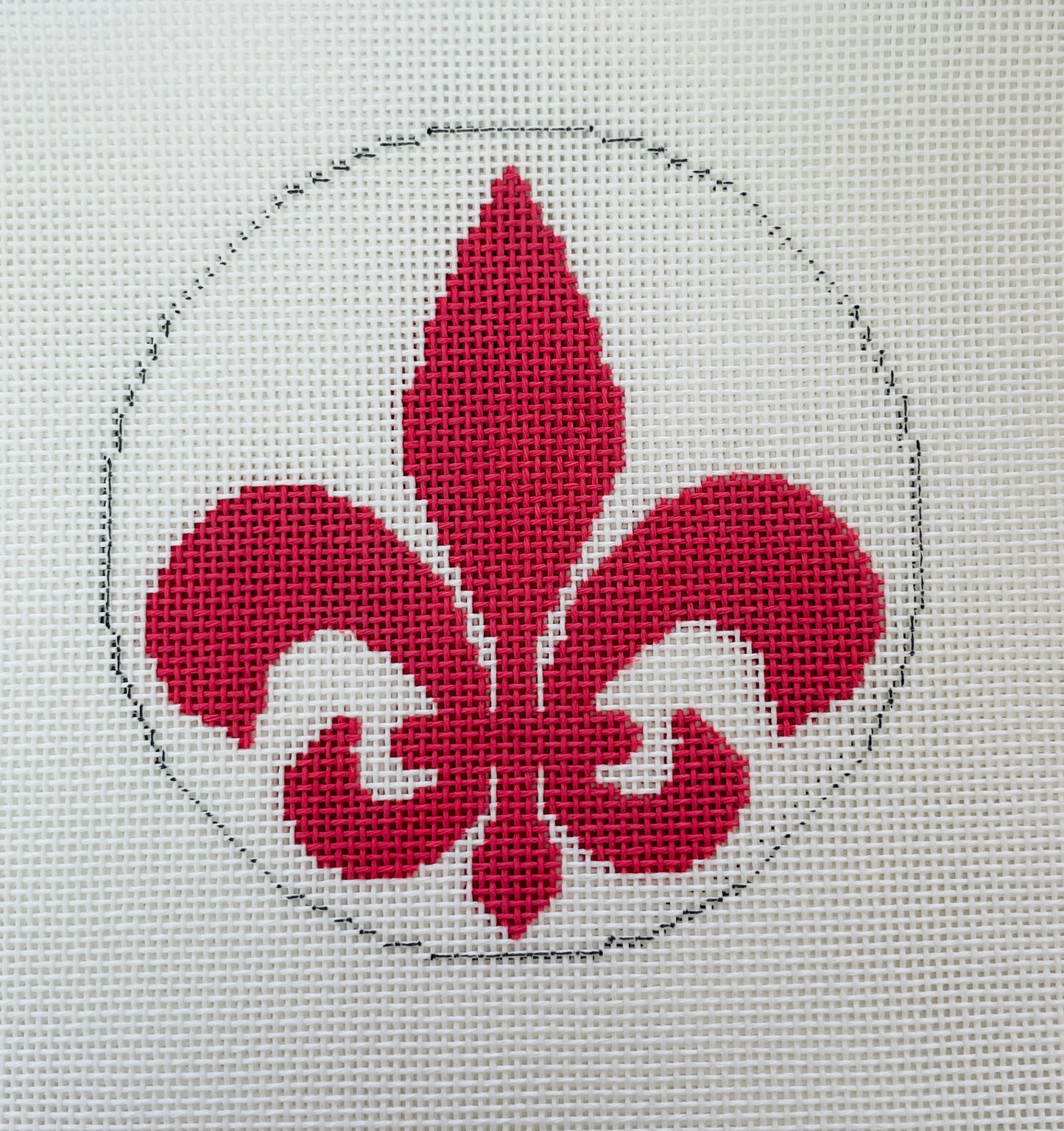 Fleur De Lis Pink on White 18 Mesh